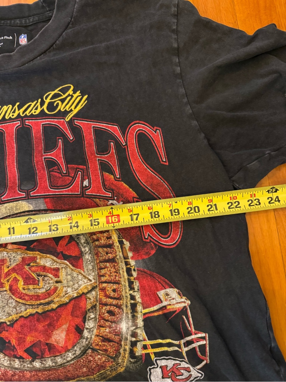Abercrombie & Fitch NFL collab men’s Chiefs tee - Picture 3 of 5
